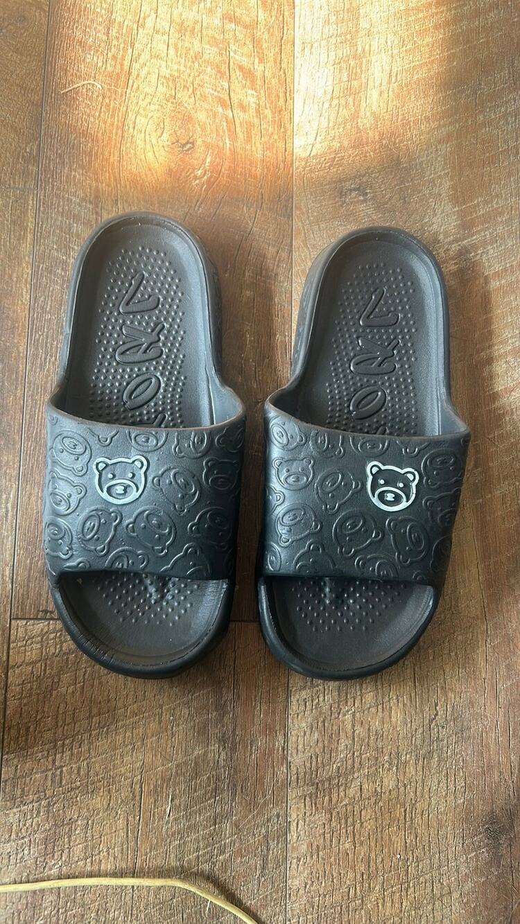 Men’s Size 9-10 Teddy Bear Open Face Slides